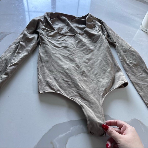 skims bodysuit - Picture 2 of 3